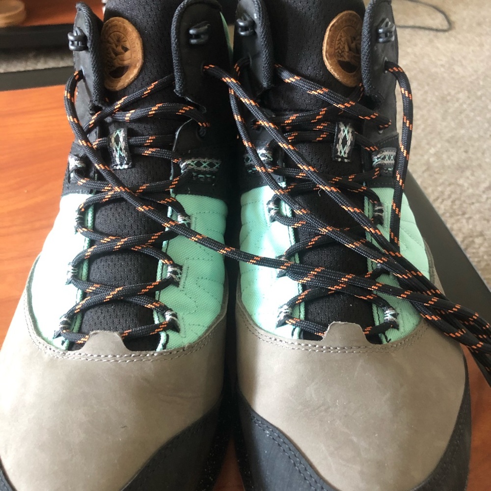 MERRELL OUTDOOR HIKING BOOTS
